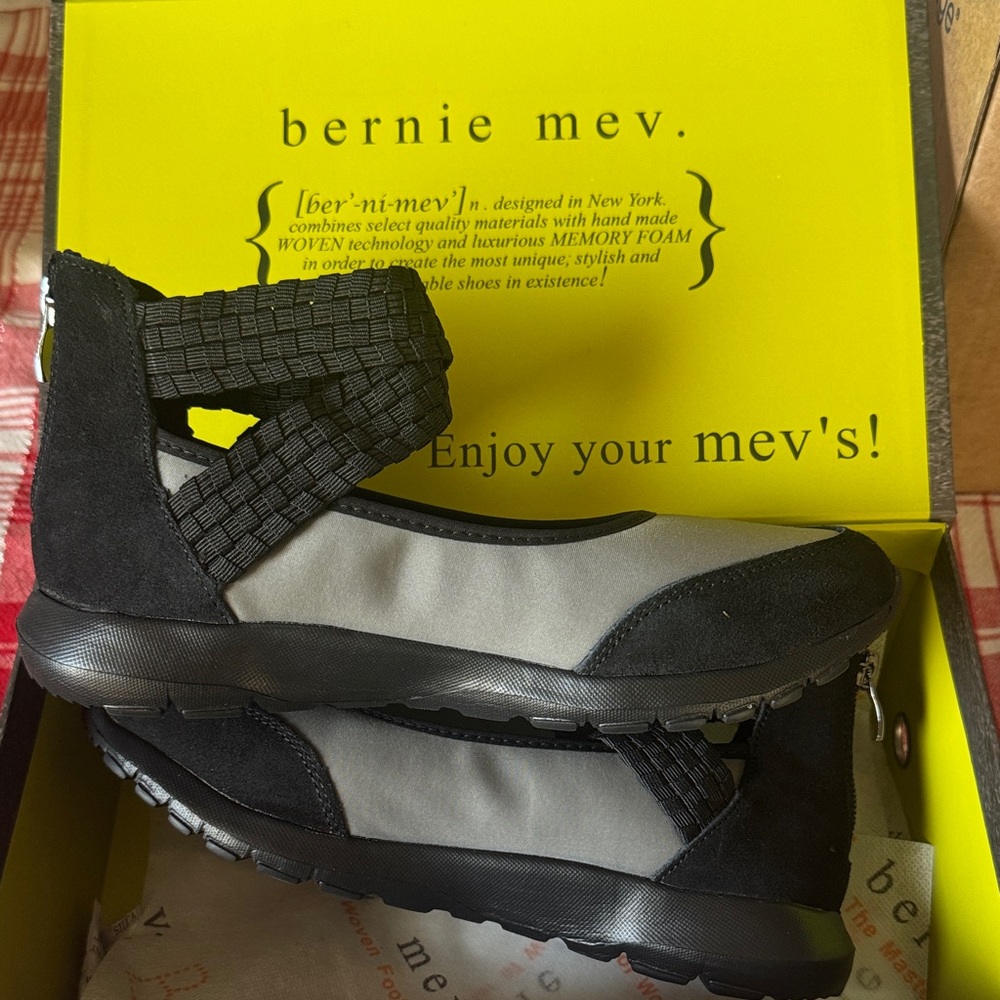 NIB Bernie Mev Runner Flow Black/Gray Woven Strap Shoes SZ EU 37 see size chart